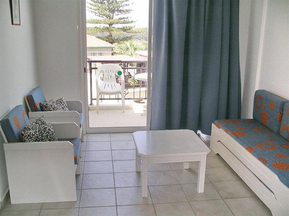 Renos Apartments Polis Dış mekan fotoğraf