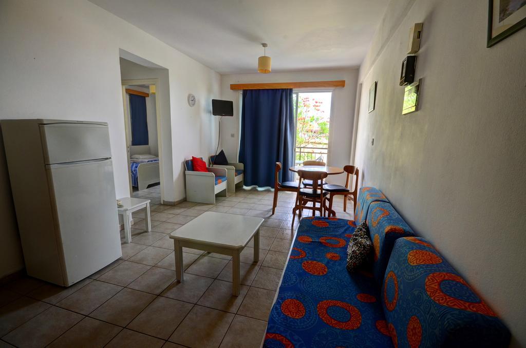 Renos Apartments Polis Dış mekan fotoğraf